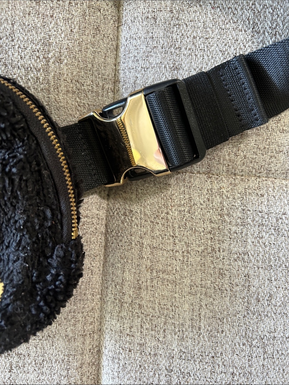 LULU LEMON EVERYWHERE FLEESE IN BLACK GOLD HARDWARE FANNY PACK CROSSBODY BAG - Picture 3 of 11